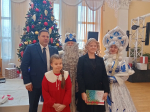 Евгений Рычков вручил подарки детям, принявшим участие в акции "Елка желаний"